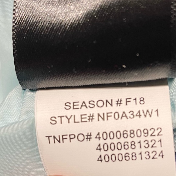 The North Face Girls 550 denier Puffer Jacket  blue size medium 10/12 - Picture 9 of 9